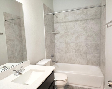 7801 Dakota Cir - Photo Thumbnail 6