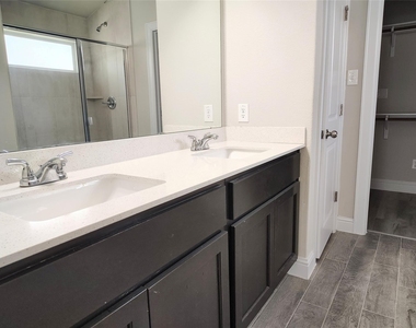 7801 Dakota Cir - Photo Thumbnail 17