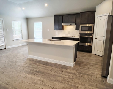 7801 Dakota Cir - Photo Thumbnail 7