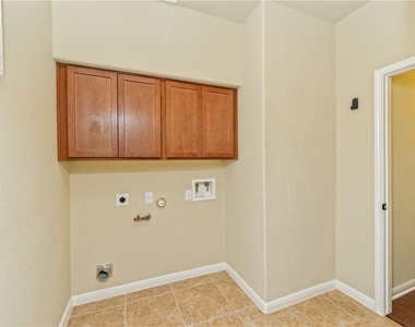9205 Sweetgum Dr - Photo Thumbnail 12