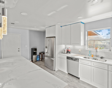 641 Sw Orange Avenue - Photo Thumbnail 5