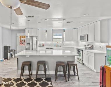 641 Sw Orange Avenue - Photo Thumbnail 3