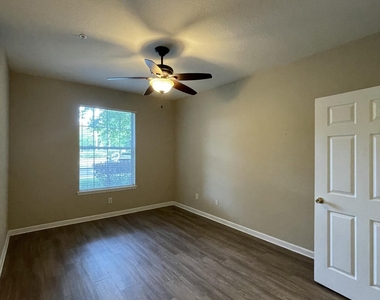 7801 Point Meadows Drive - Photo Thumbnail 11