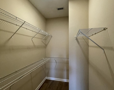 7801 Point Meadows Drive - Photo Thumbnail 12