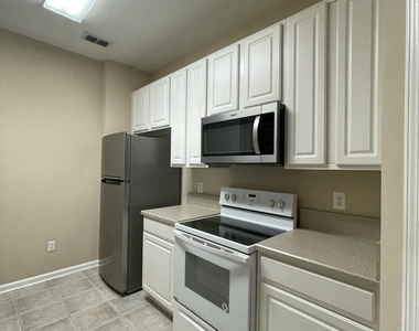 7801 Point Meadows Drive - Photo Thumbnail 16