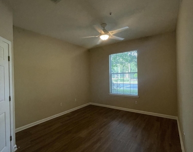7801 Point Meadows Drive - Photo Thumbnail 6
