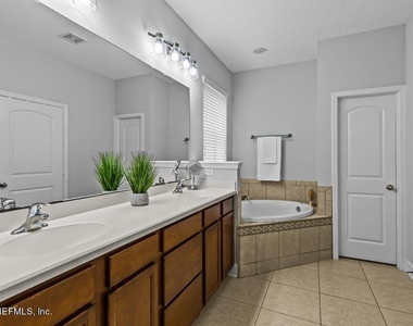 429 Buckhead Court - Photo Thumbnail 12