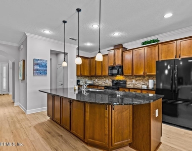 429 Buckhead Court - Photo Thumbnail 4