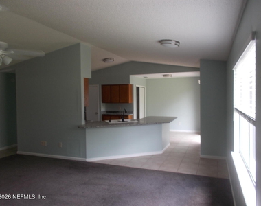 7529 Falcon Trace Drive W - Photo Thumbnail 10