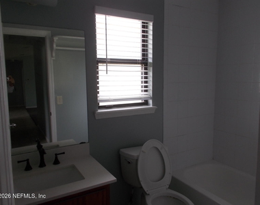 7529 Falcon Trace Drive W - Photo Thumbnail 17