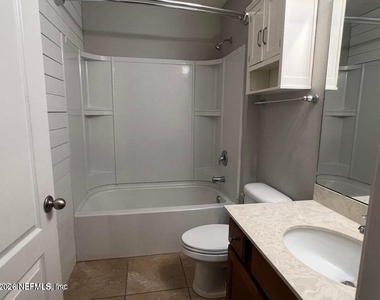 4198 Victoria Lakes Drive W - Photo Thumbnail 13