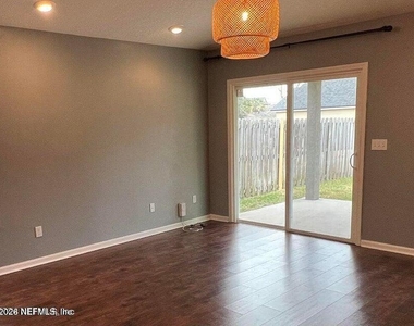 4198 Victoria Lakes Drive W - Photo Thumbnail 5