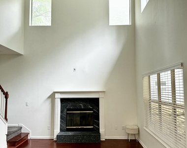 2298 Huckins Court - Photo Thumbnail 5