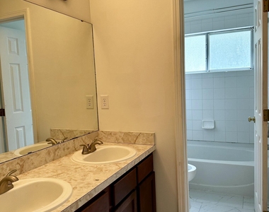 2298 Huckins Court - Photo Thumbnail 13