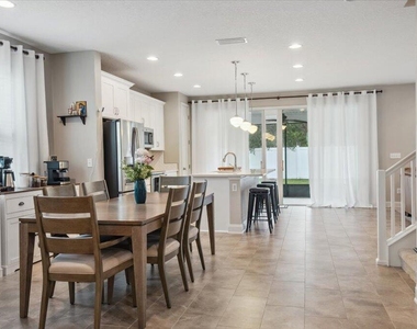 1120 Persimmon Drive - Photo Thumbnail 13