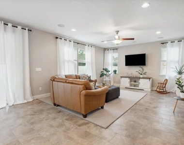 1120 Persimmon Drive - Photo Thumbnail 14