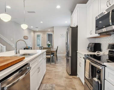 1120 Persimmon Drive - Photo Thumbnail 10