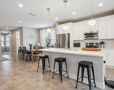 1120 Persimmon Drive - Photo Thumbnail 9