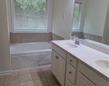 1531 Park Knoll Trail - Photo Thumbnail 14