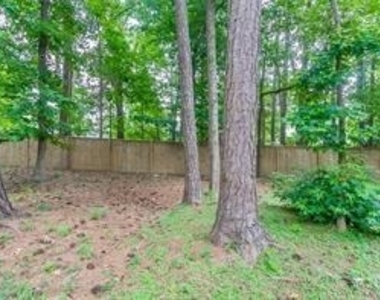 135 Barrington Drive E - Photo Thumbnail 14