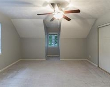 135 Barrington Drive E - Photo Thumbnail 11