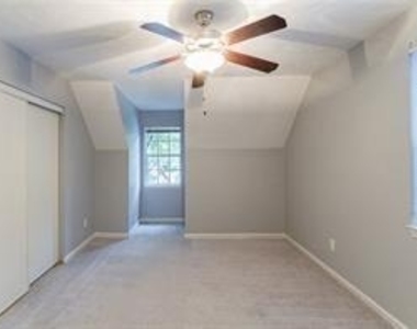 135 Barrington Drive E - Photo Thumbnail 12