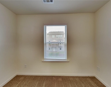 975 Society Circle Sw - Photo Thumbnail 10