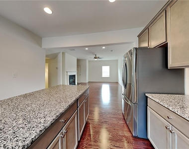 975 Society Circle Sw - Photo Thumbnail 4