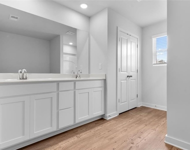 1803 Copelyn Reese Court - Photo Thumbnail 5