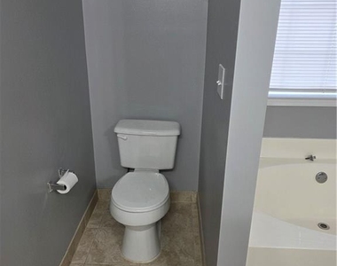 1529 Sydney Pond Circle - Photo Thumbnail 18