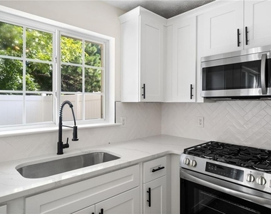 872 Windcroft Circle Nw - Photo Thumbnail 3