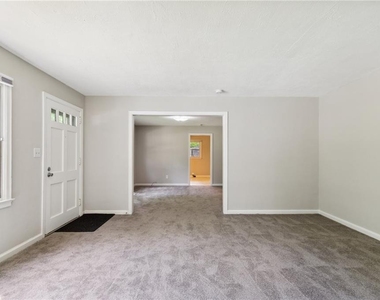 1682 Bridgeport Drive Ne - Photo Thumbnail 5