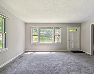 1682 Bridgeport Drive Ne - Photo Thumbnail 8