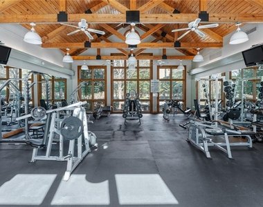 2870 Pharr Court South Nw - Photo Thumbnail 9