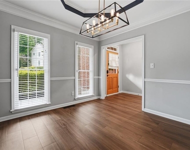 1106 Glenrose Drive Se - Photo Thumbnail 2