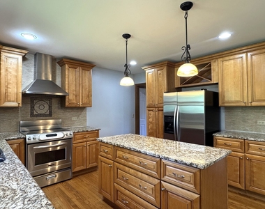 1217 Yorkshire Drive - Photo Thumbnail 10