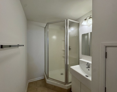1217 Yorkshire Drive - Photo Thumbnail 20