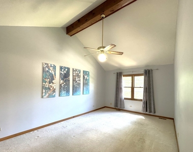 1217 Yorkshire Drive - Photo Thumbnail 12