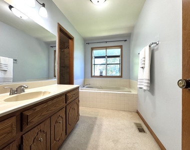 1217 Yorkshire Drive - Photo Thumbnail 13