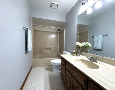 1217 Yorkshire Drive - Photo Thumbnail 16