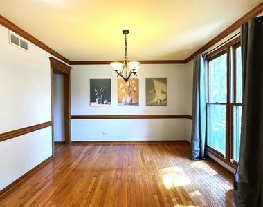 1217 Yorkshire Drive - Photo Thumbnail 2