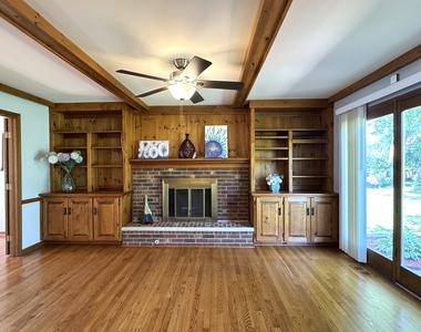 1217 Yorkshire Drive - Photo Thumbnail 6