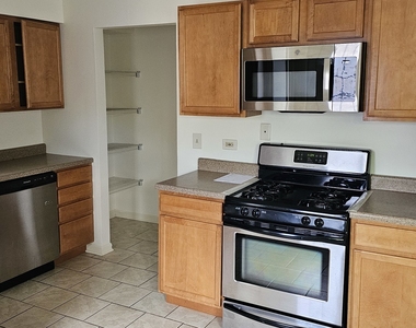 833 Village Quarter Road - Photo Thumbnail 5