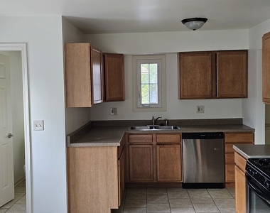 833 Village Quarter Road - Photo Thumbnail 4
