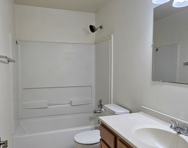 833 Village Quarter Road - Photo Thumbnail 17