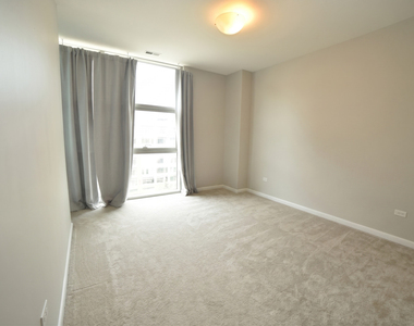 225 S Sangamon Street - Photo Thumbnail 6