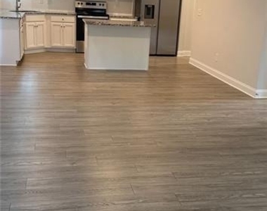 970 Laurel Cove Drive - Photo Thumbnail 2