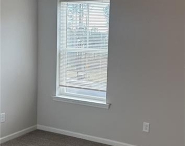 970 Laurel Cove Drive - Photo Thumbnail 6