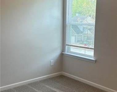 970 Laurel Cove Drive - Photo Thumbnail 3