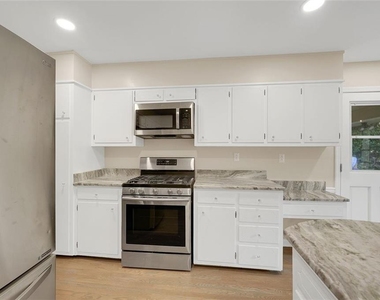 4517 E Kings Point Circle - Photo Thumbnail 9